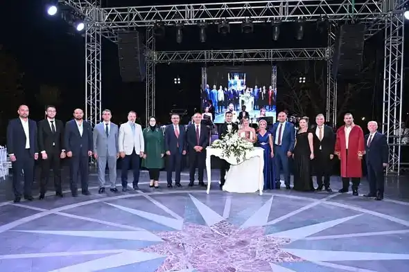 Berre Aygün ve Seymen Zeybek Dünyaevine Girdi