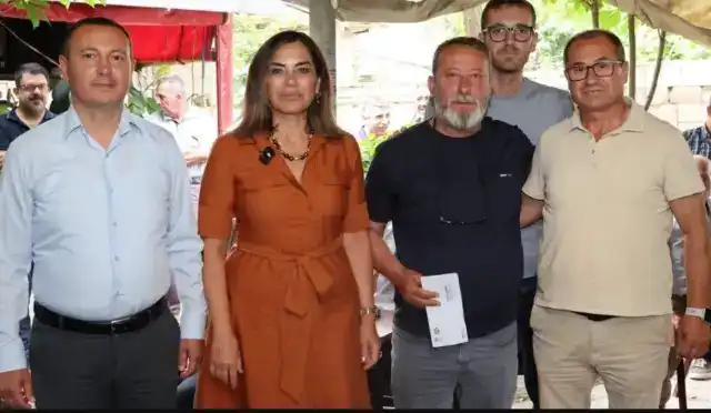 CANDAN BAŞKAN MURATLI'DA ÜRETİCİLERE İLK MAZOT KARTLARINI TESLİM ETTİ