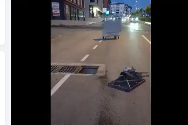 Logar Kapağına Çarpan Otomobil Kullanılamaz Hale Geldi