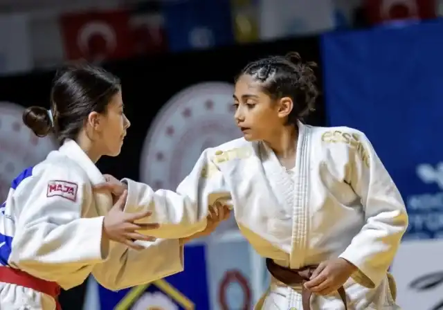 MİLLİ SPORCUMUZDAN BERRA AVRUPA 3.’SÜ OLDU