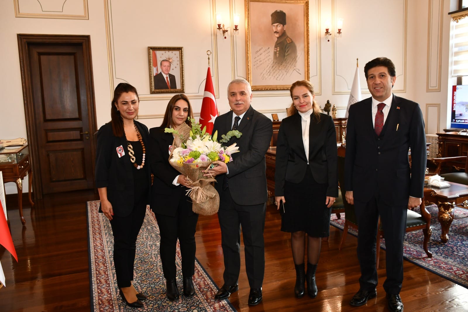 Vali Aziz Yıldırım İl Milli Eğitim Müdürü Ersan Ulusan ve Öğretmenleri Makamında Kabul Etti