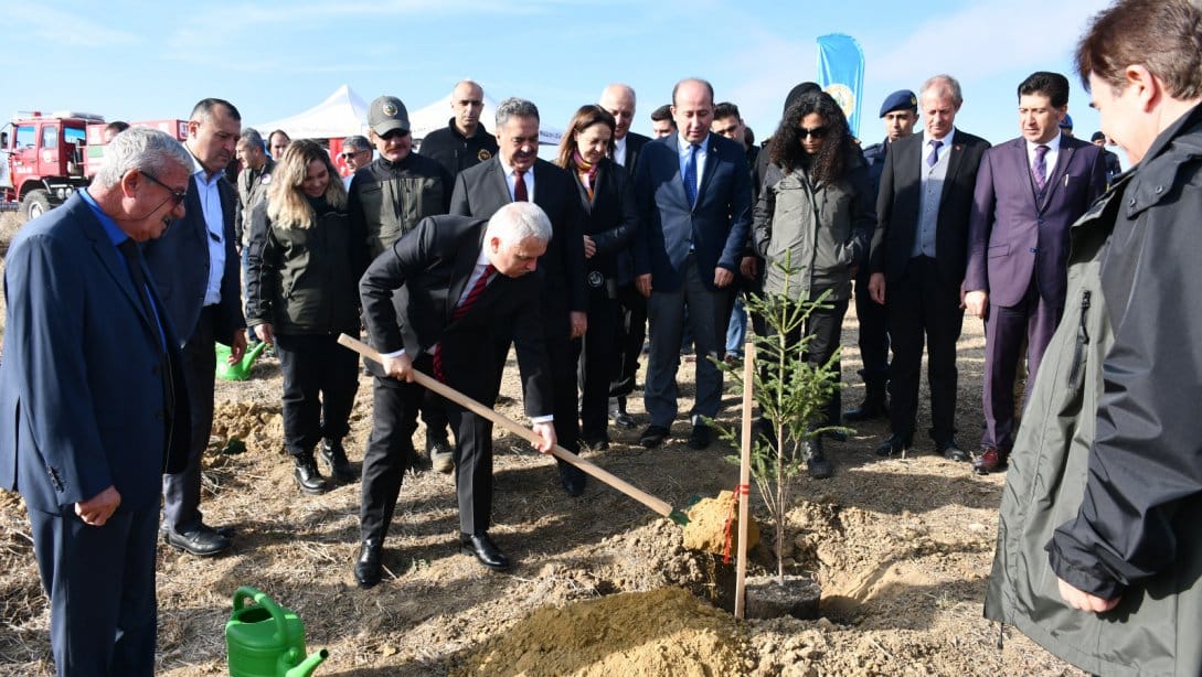 Vali Aziz Yıldırım Fidan Dikme Etkinliğine Katıldı