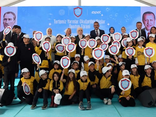 Emine Erdoğan, “Tertemiz Yarınlar Okullarda Başlar Projesi”nin tanıtım toplantısına katıldı