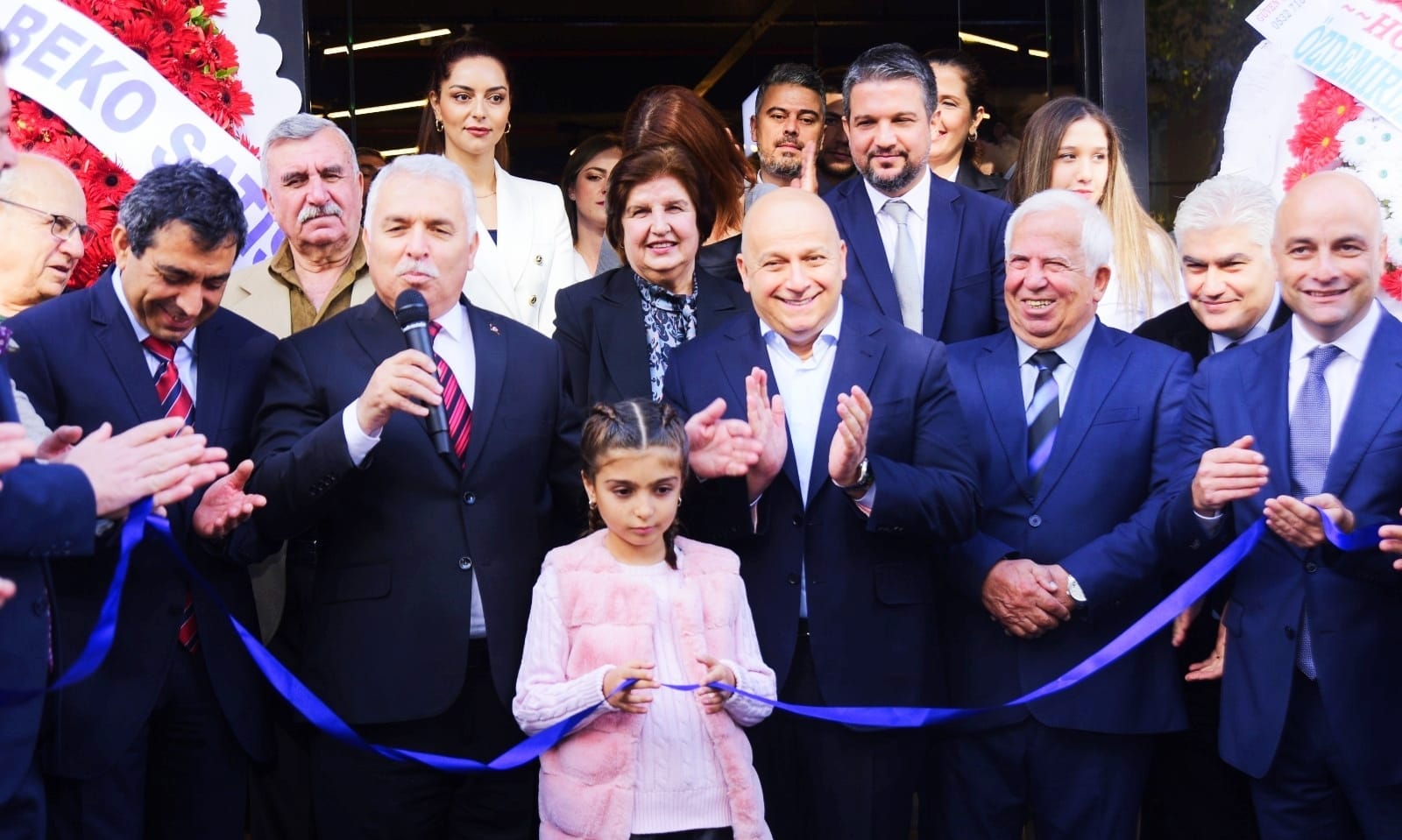AKBULUTLAR TRAKYA’NIN EN BÜYÜK MAĞAZASINI AÇTI