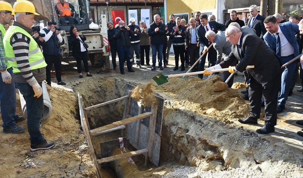 ŞARKÖY İLÇESİ ERİKLİCE MAHALLESİ KANALİZASYON HATTININ TEMELİ TÖRENLE ATILDI