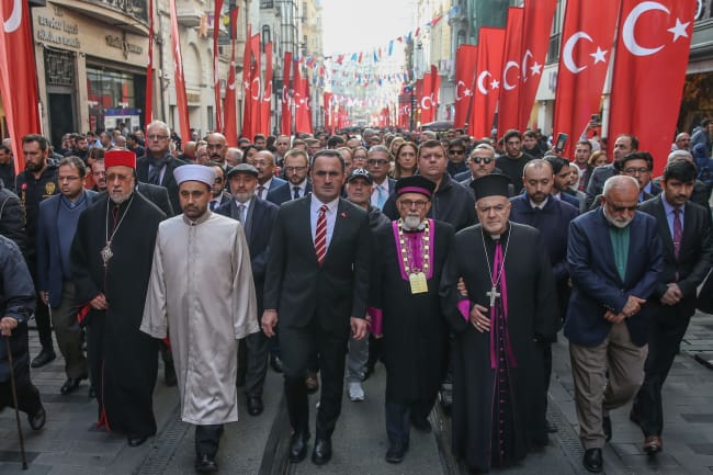 39 ülkenin temsilcileri ve dini kanaat önderleri İstiklal’de hayatını kaybedenleri andı