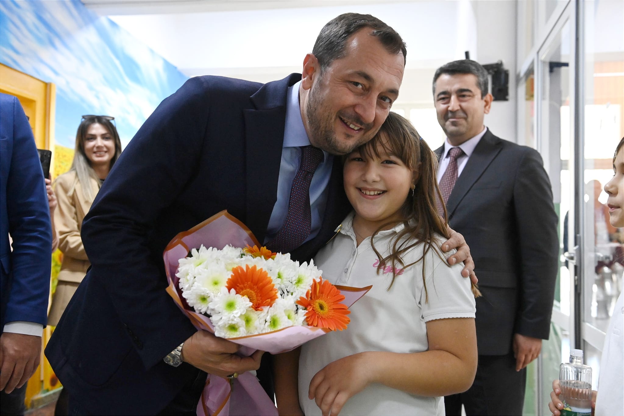 Başkan Yüksel Ticaret Borsası İlkokulunun sergi açılışına katıldı