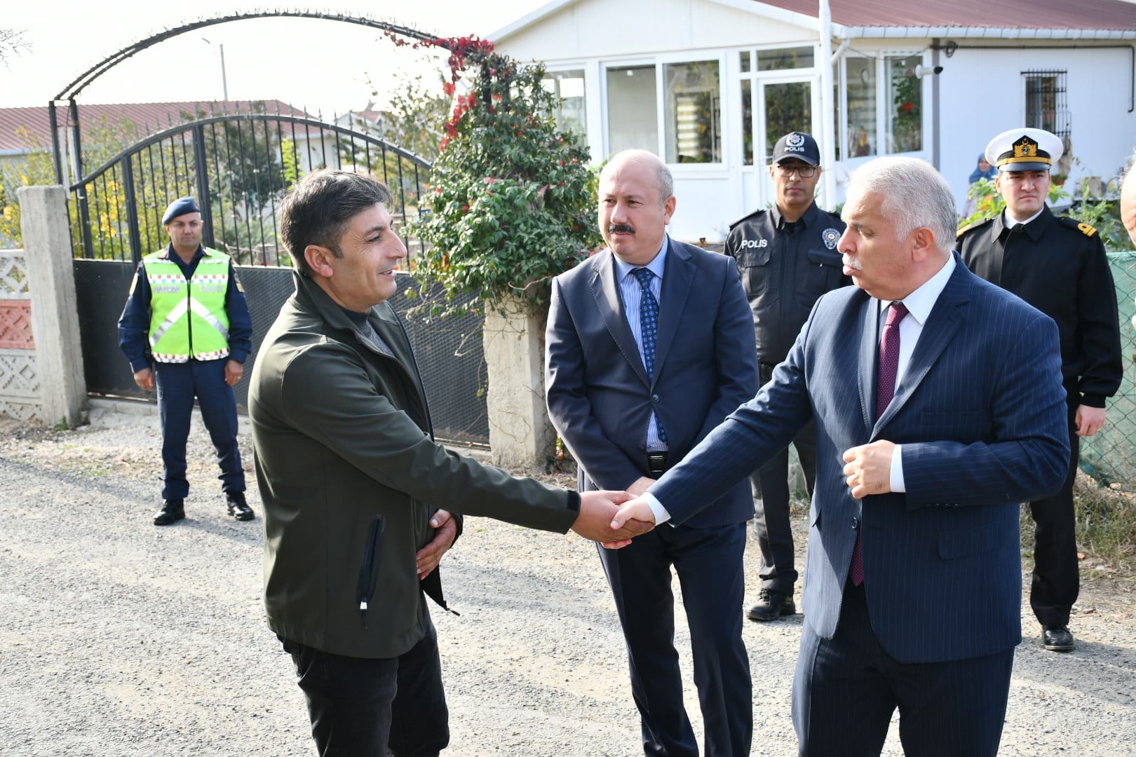 Vali Aziz Yıldırım Şehit Ailesini Ziyaret Etti