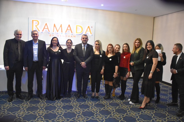 Tekirdağ Sokak Hayvanlarını Koruma Derneği’nden Ramada Otel’de yılbaşı kutlaması