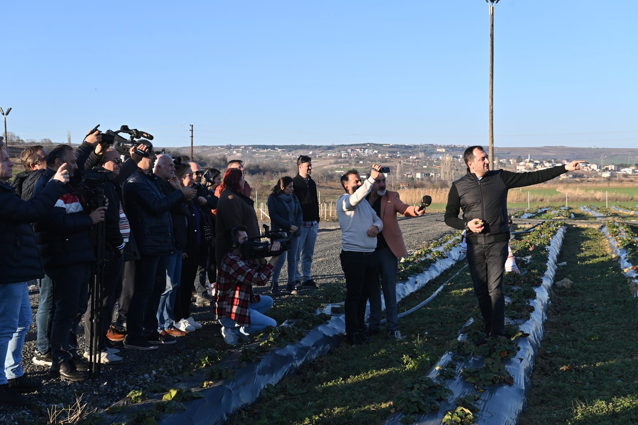 Başkan Yüksel devam eden projeleri basın mensupları ile birlikte gezdi