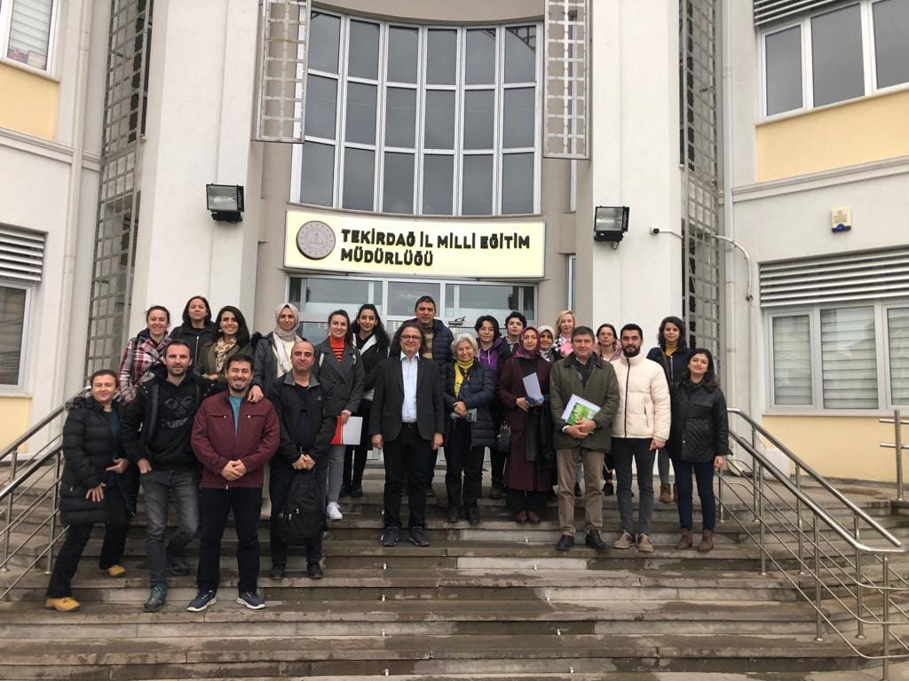 Araştırmacı Okul Ortamında Proje Yazma Becerilerinin Geliştirilmesi Eğitimine