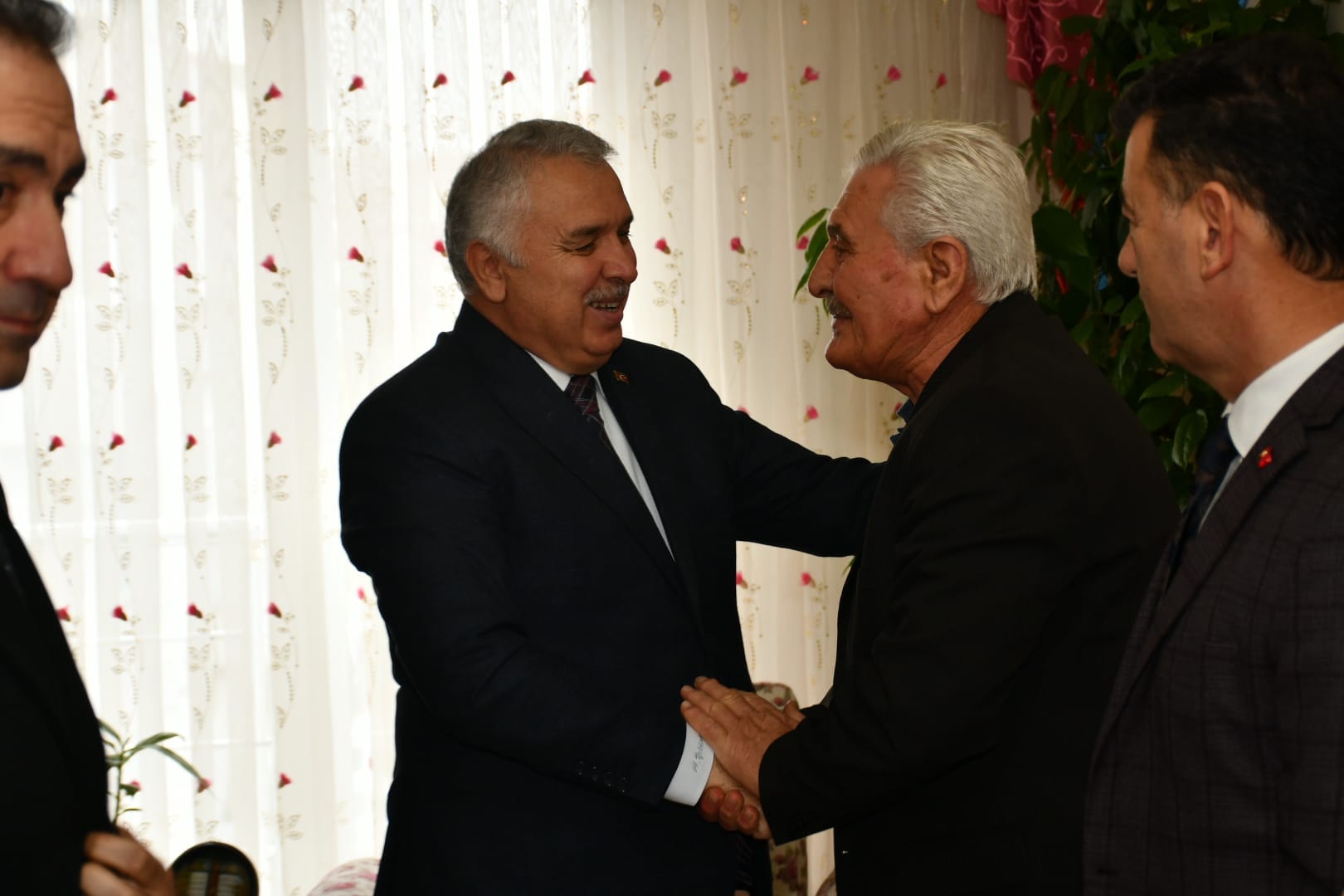 Vali Aziz Yıldırım Kıbrıs Gazisi Yusuf Aşık’ı Ziyaret Etti