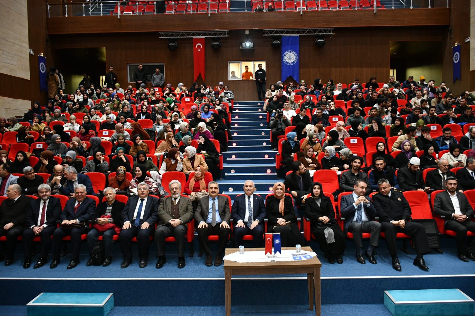 Vali Aziz Yıldırım ve Eşi Güllühan Yıldırım “Bir Bilge İnsan Olarak Hz. Mevlana ve Modern Hayat” Konulu Konferansa Katıldı