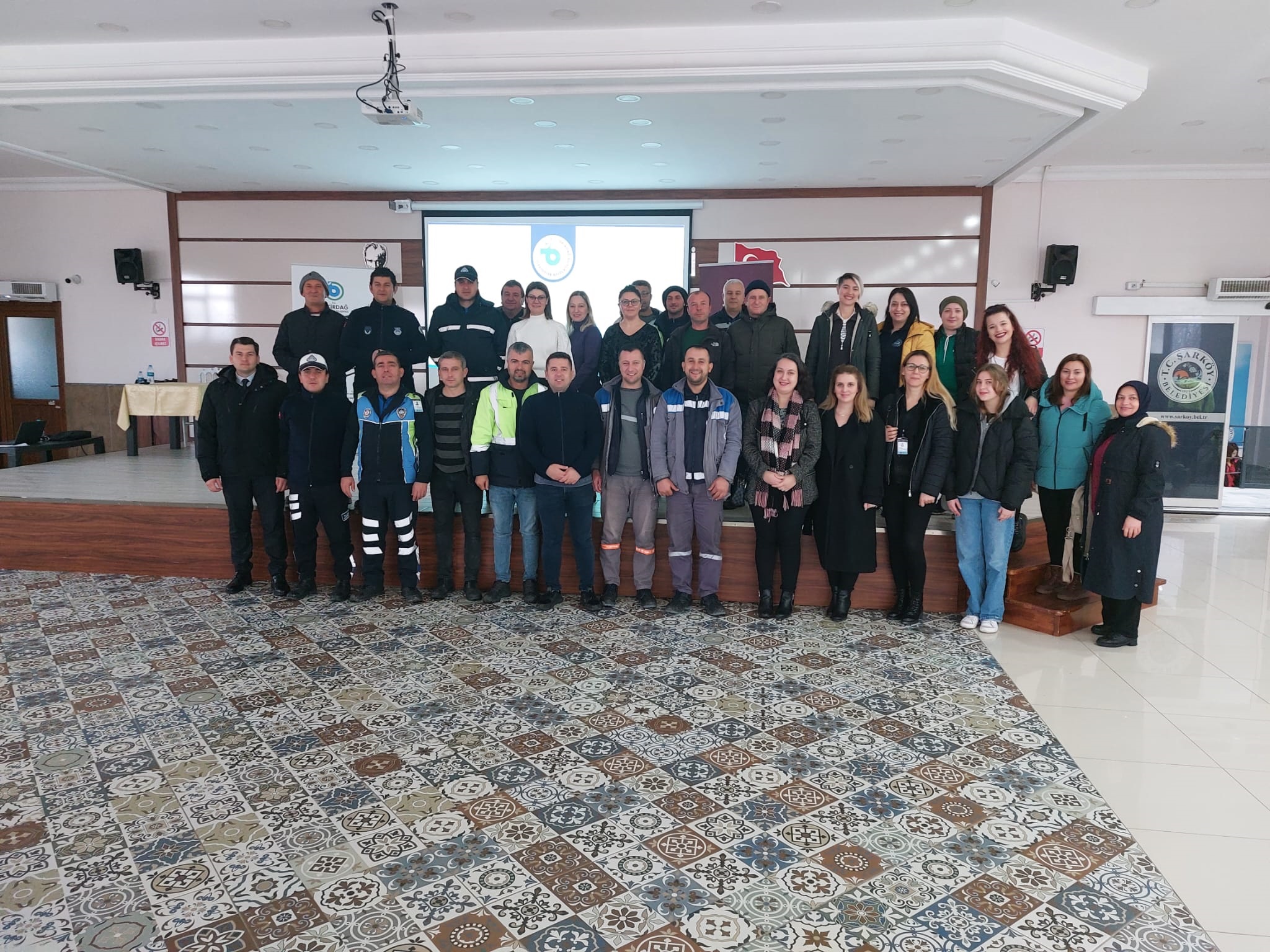 BÜYÜKŞEHİR BELEDİYESİ KADINA YÖNELİK ŞİDDETLE MÜCADELE SUNUMU GERÇEKLEŞTİRDİ