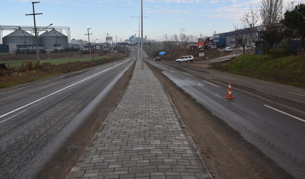 MURATLI İLÇESİ ATATÜRK CADDESİ’NDE YOL, ORTA REFÜJ VE KALDIRIM ÇALIŞMALARI DEVAM EDİYOR