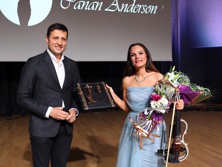 CANAN ANDERSON’DAN MÜZİK ZİYAFETİ