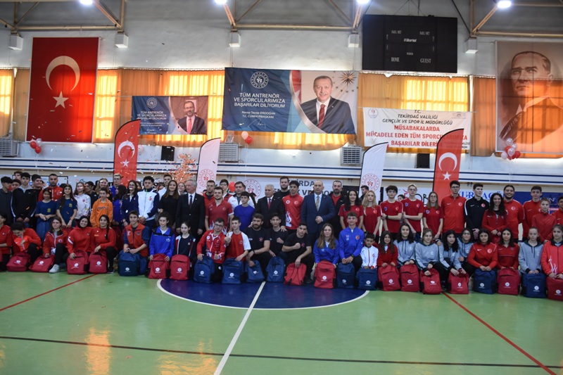 SPOR UN ENLERİ ÖDÜL TÖRENİ..VALİ AZİZ YILDIRIM TARAFINDAN VERİLDİ..