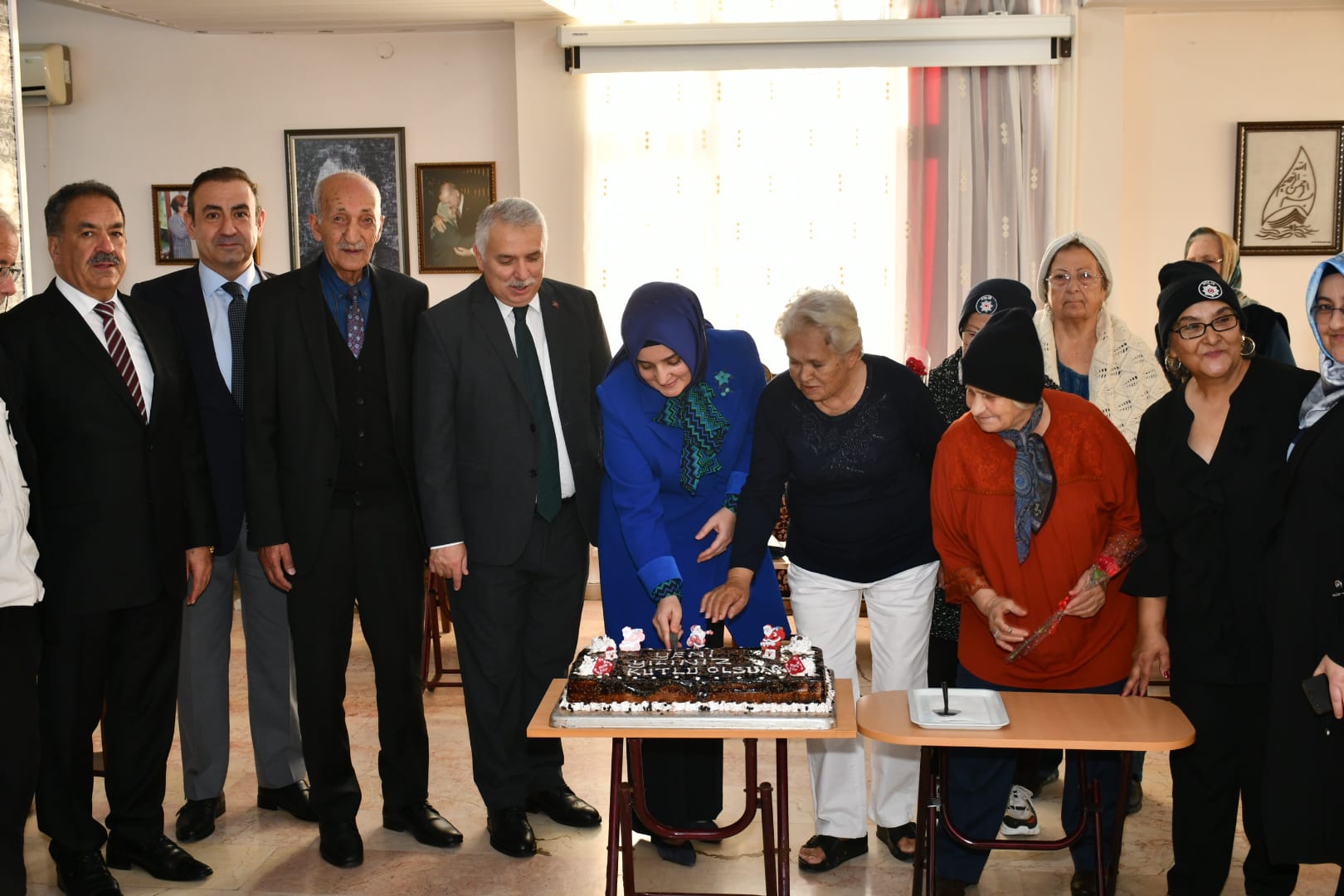 Vali Aziz Yıldırım ve Eşi Güllühan Yıldırım Zübeyde Hanım Huzurevi’ni ve Çocuk Evleri’ni Ziyaret Etti