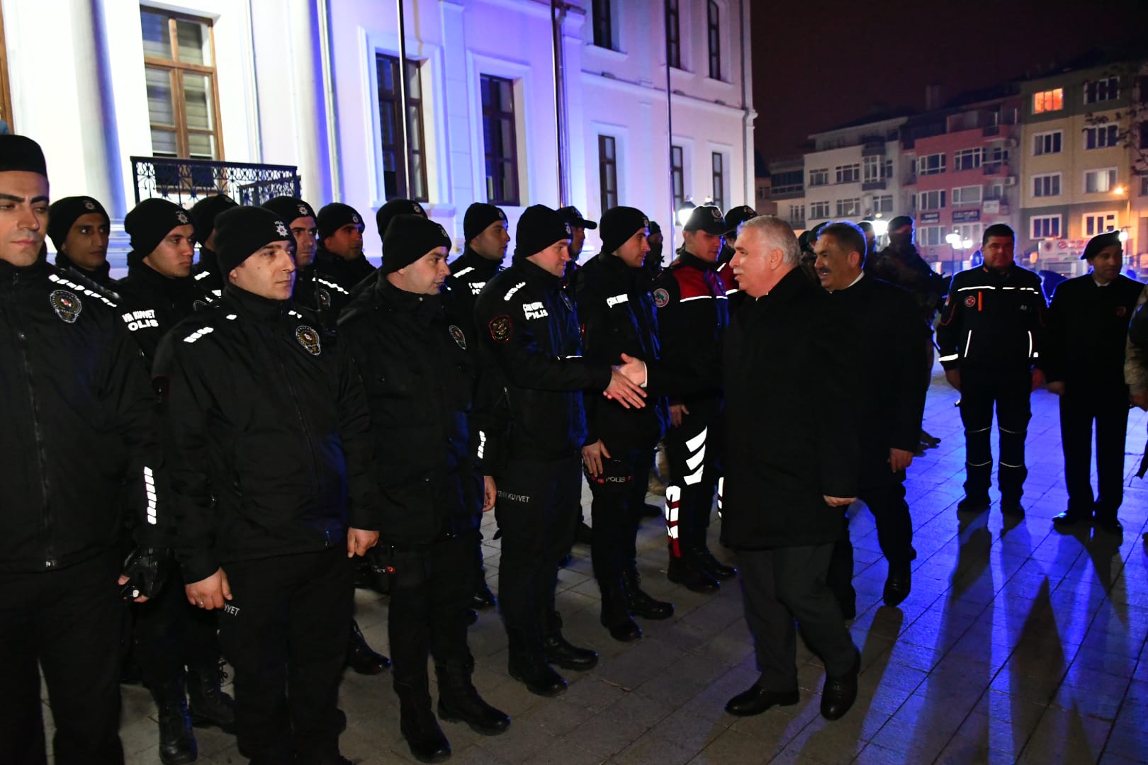 Vali Aziz Yıldırım Yılın Son Gününde Görevi Başında Bulunan Personellerle Bir Araya Geldi