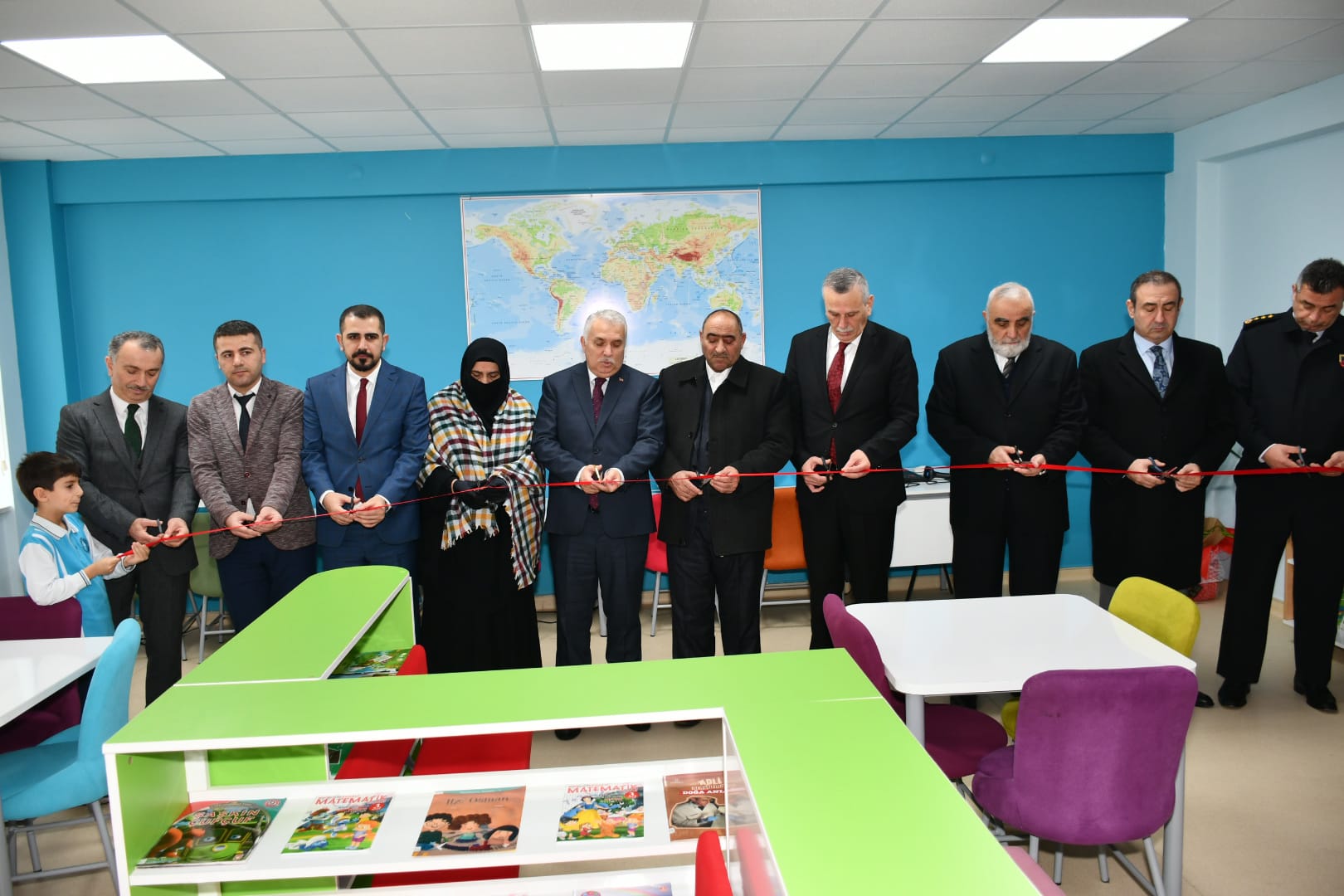 Vali Aziz Yıldırım Z Kütüphane, Spor Salonu ve Laboratuvarın Açılışını Yaptı