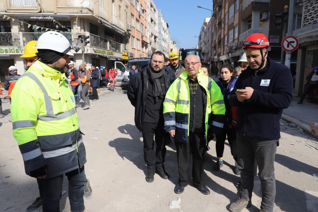 Hatay ilimizde deprem bölgesindeyiz.