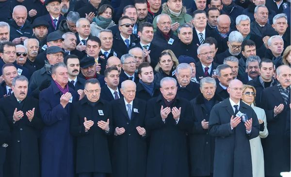 CHP Eski Genel Başkanı Deniz Baykal’ı, Meclisimizde düzenlenen törenin ardından, Ahmet Hamdi Akseki Camii’nde ebediyete uğurladık.