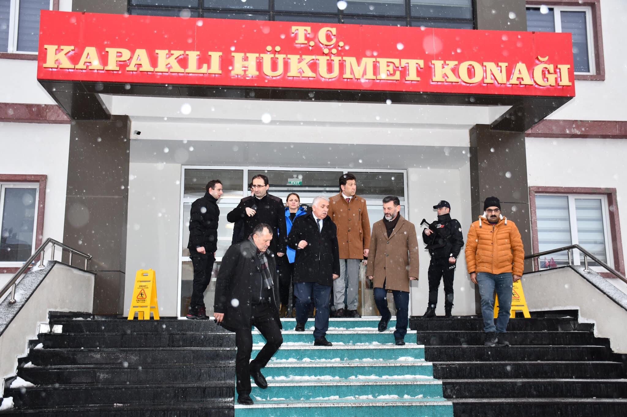 Vali Aziz Yıldırım Yardım Malzemelerinin Toplandığı Pakize Narin Anadolu Lisesi’ni Ziyaret Etti