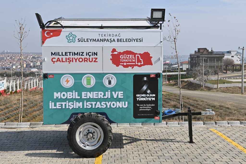 Belediye atölyesinde depremzedeler için mobil enerji ve iletişim istasyonu yaptılar