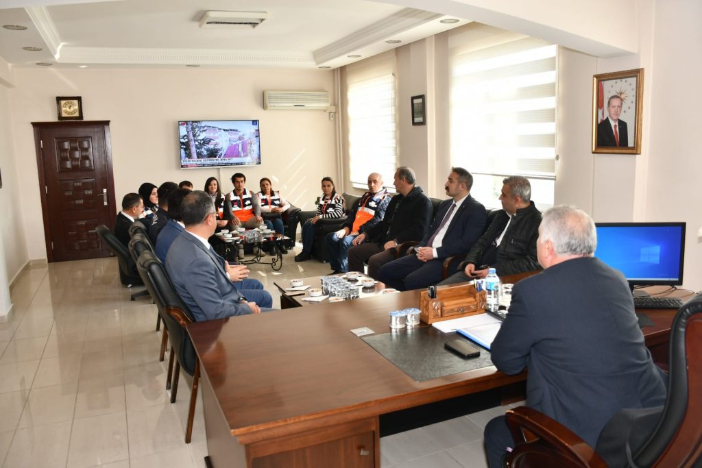 Vali Aziz Yıldırım Deprem Bölgesinden Gelen AFAD Gönüllüleri İle Bir Araya Geldi