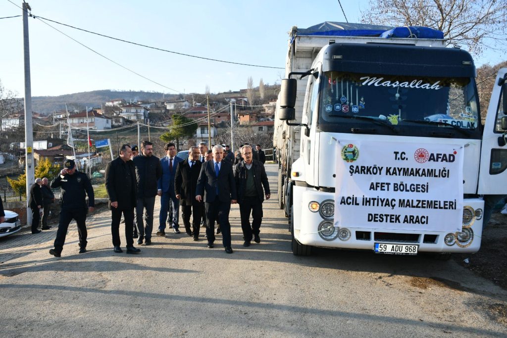 Vali Aziz Yıldırım Yakacak Odun Taşıyan Yardım Kamyonunu Şarköy İlçemizden Uğurladı