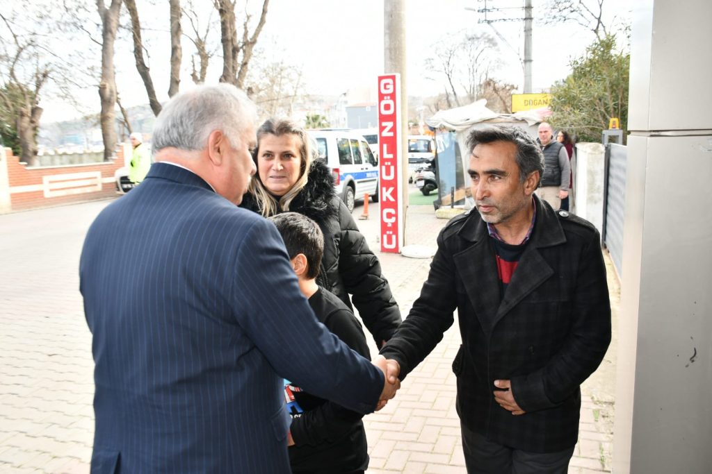 Vali Aziz Yıldırım Depremzede Aileleri Ziyaret Etti