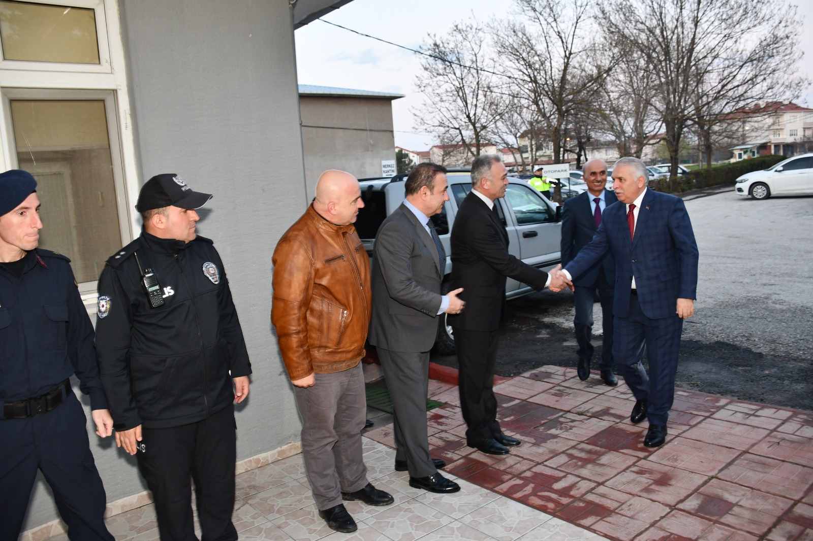 Vali Aziz Yıldırım Saray İlçemizde Şehit Aileleri, Gaziler, Gazi Aileleri ve Depremzedeler İle Birlikte İftar Yaptı
