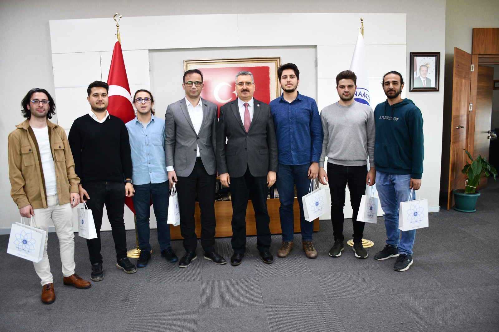 Prof. Dr. Mümin ŞAHİN, Çorlu Mühendislik Fakültesi Öğrencilerini Teknofest 2023’teki Başarıları Dolayısıyla Tebrik Etti