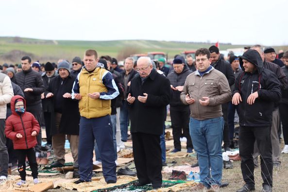 Kadir Albayrak: şehrimiz ve ülkemiz için bol yağmurlu ve bereketli bir yıl diliyorum.