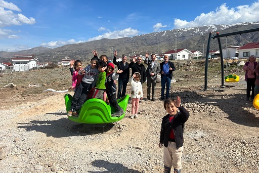 Süleymanpaşa Belediyesi afet bölgesinde çocuk parkları yapıyor