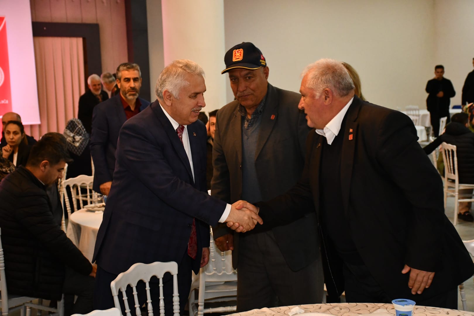 Vali Aziz Yıldırım ve Eşi Güllühan Yıldırım Kapaklı İlçemizde Şehit Aileleri, Gaziler ve Gazi Aileleri İle Birlikte İftar Yaptı