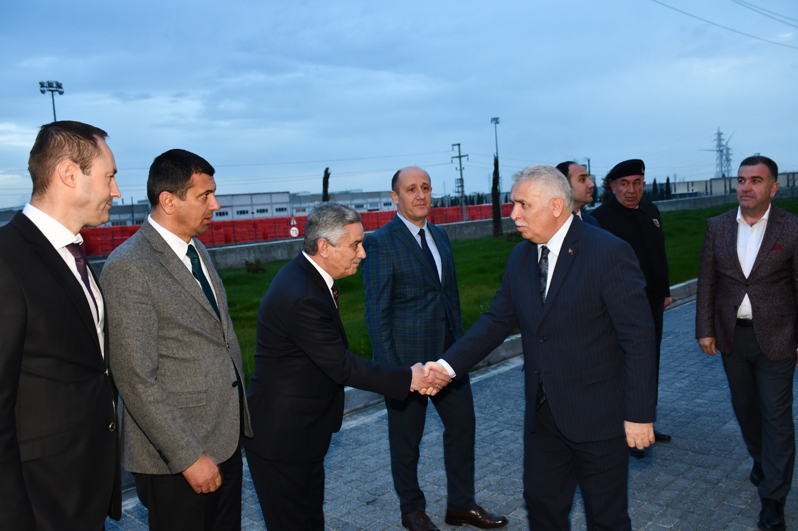 Vali Aziz Yıldırım ve Eşi Güllühan Yıldırım Fabrika İşçileri Depremzede Vatandaşlarımız ve Yetimler İle Birlikte İftar Yaptı