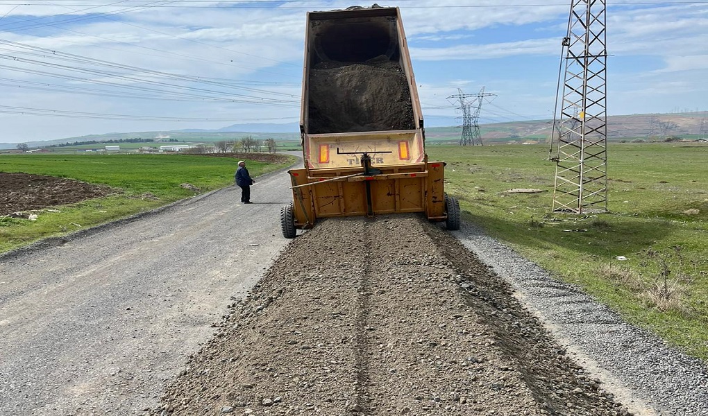 YAĞCI MAHALLESİ,HAYRABOLU, MALKARA BAĞLANTISINDA BETON YOL İÇİN HAZIRLIK ÇALIŞMALARI BAŞLADI
