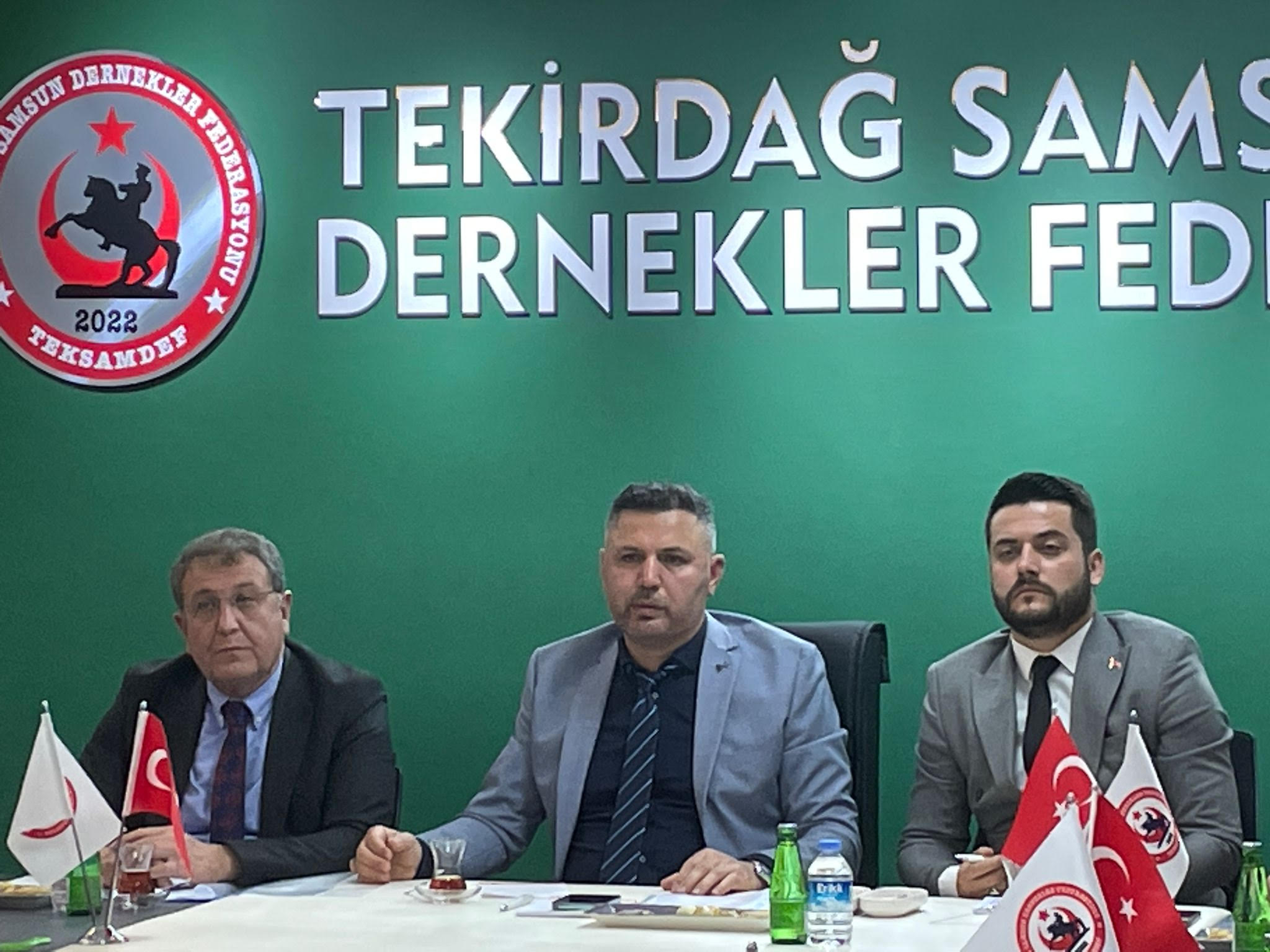 Tekirdağ Samsun Dernekler Federasyonu (TEKSAMDEF) yeni genel merkezinde ilk yönetim kurulu toplantısını gerçekleştirdi.