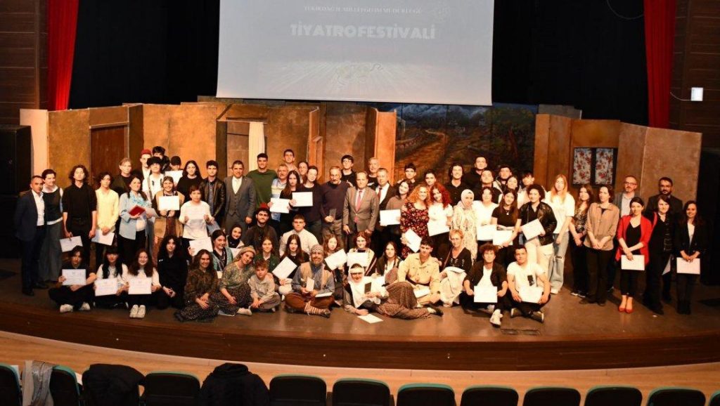 Tiyatro Festivali Final Gösterimi ve Ödül Töreni Gerçekleştirildi