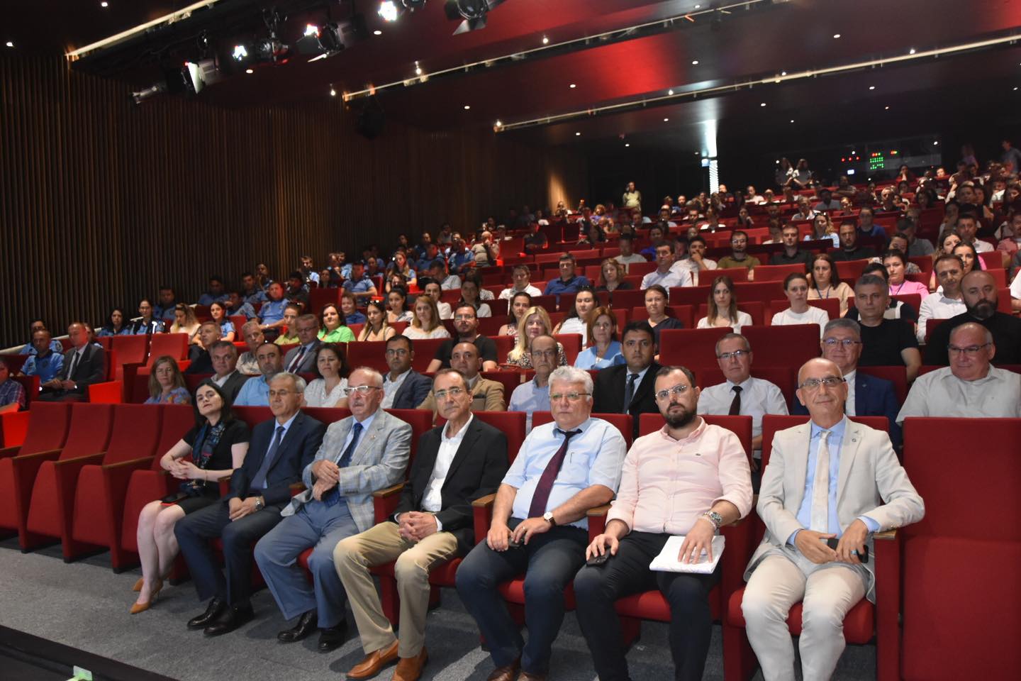 BÜYÜKŞEHİR BELEDİYESİNDE BAYRAMLAŞMA TÖRENİ DÜZENLENDİ