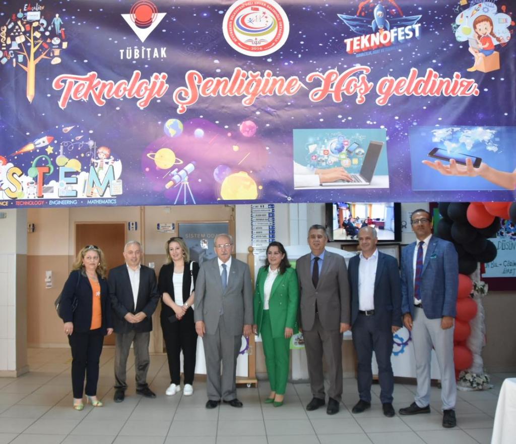 TEKNOLOJİ ŞENLİĞİ VALİ ENVER SALİHOĞLU OKULUNDA AÇILDI