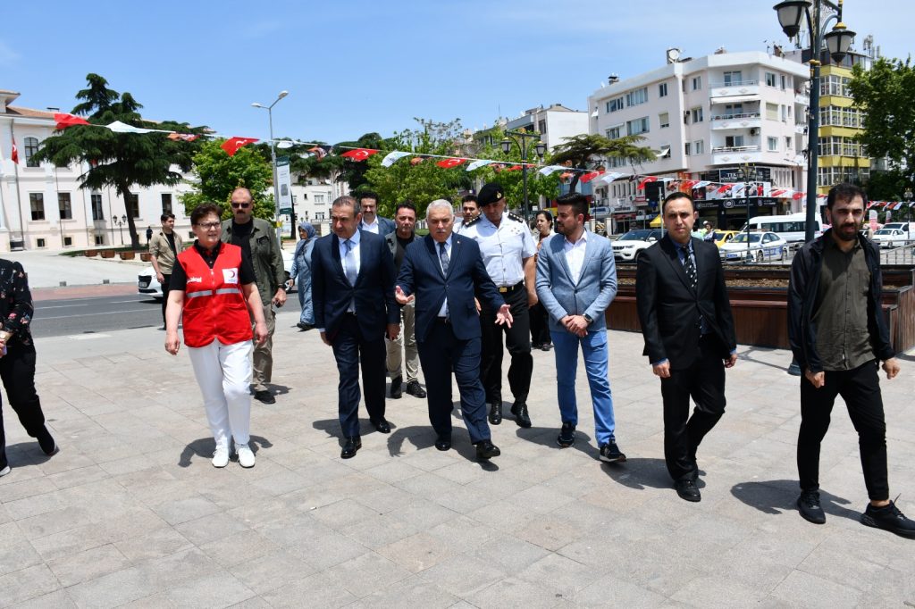 afet anında tekrar aynı durumları yaşamamak için tüm halkımı düzenli bir şekilde kan bağışına davet ediyoruz.