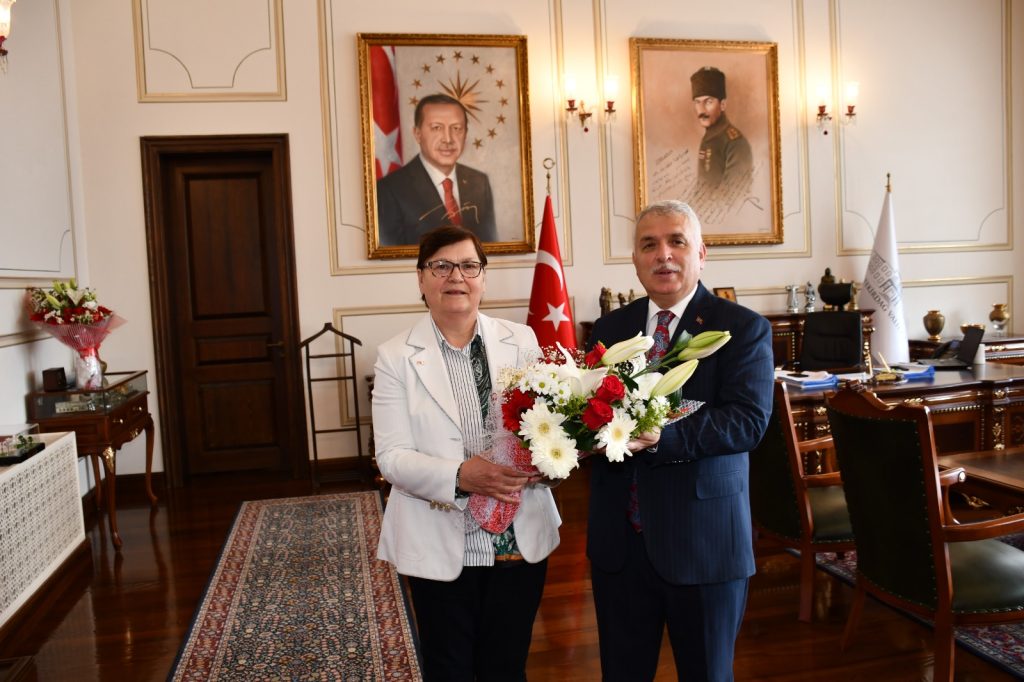 Türk Kızılayı’nın Kuruluş Yıl Dönümünde Vali Aziz Yıldırım’a Ziyaret