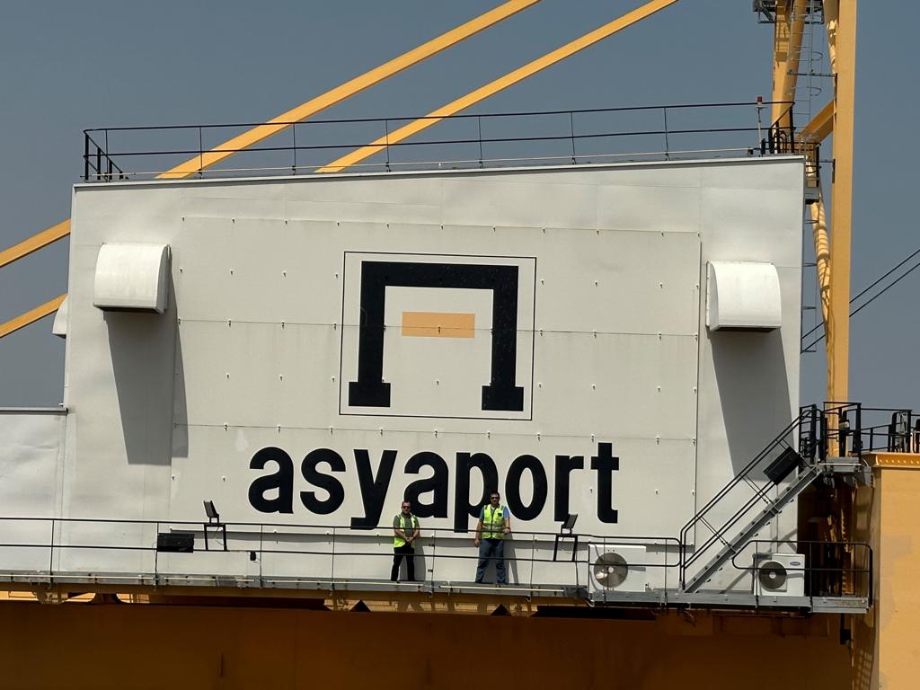 VİNÇLERİN ÜZERİNE KONULAN PANELLER ELEKTRİK ÜRETECEK