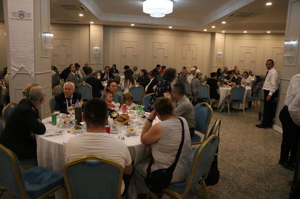 Tekirdağ’da şehit ve gazi aileleri yemekte buluştu