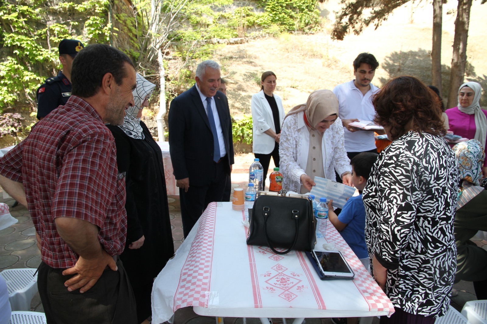 Vali Aziz Yıldırım ve Eşi Güllühan Yıldırım Koruyucu Aileler İle Bir Araya Geldi