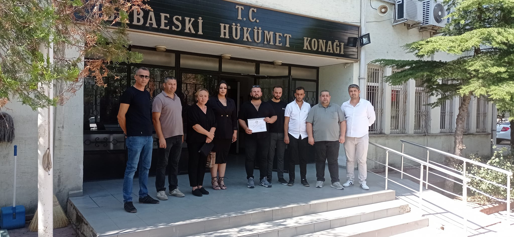 MHP BABAESKİ İLÇE BAŞKANI VURAL MAZBATASINI ALDI