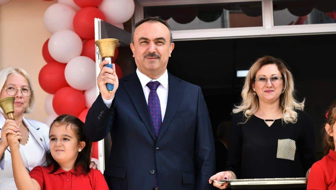 Vali Soytürk İlk Dersi Zilini Çaldı