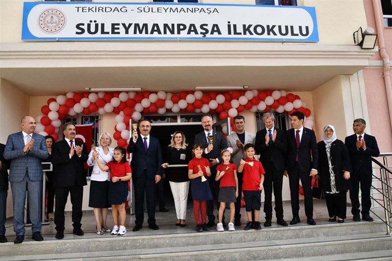 Vali Soytürk İlk Dersi Zilini Süleymanpaşa İlkokulunda Çaldı